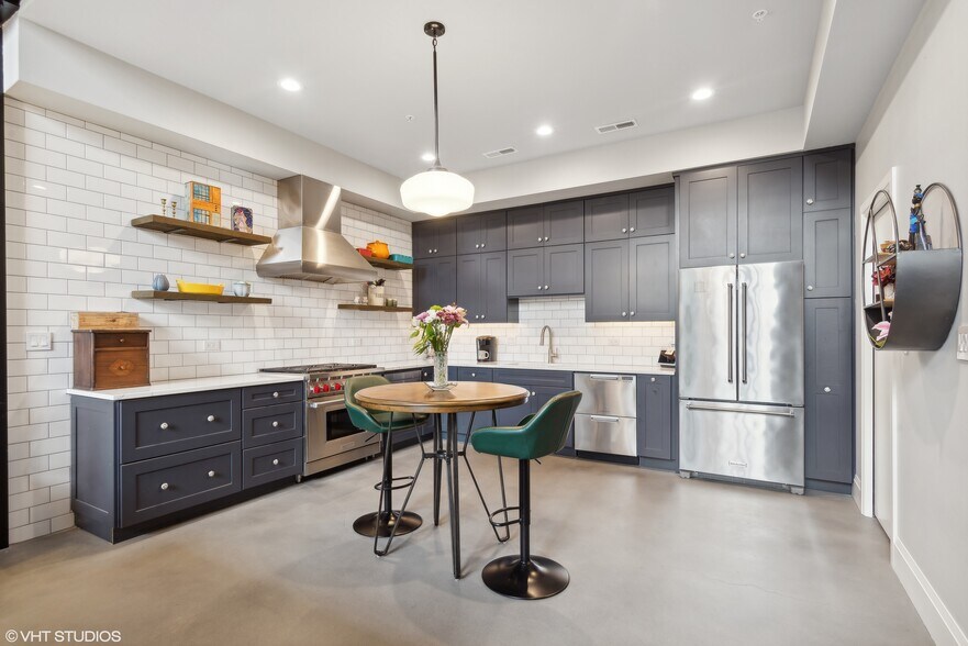 More Photos Of 3522 N Halsted St, Chicago Bar For Sale