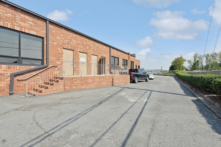 More Photos Of 220 Westinghouse Blvd, Charlotte Office For Sale
