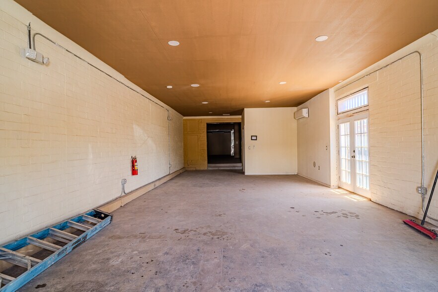 More Photos Of 3320 Alameda Ave, El Paso Showroom For Lease