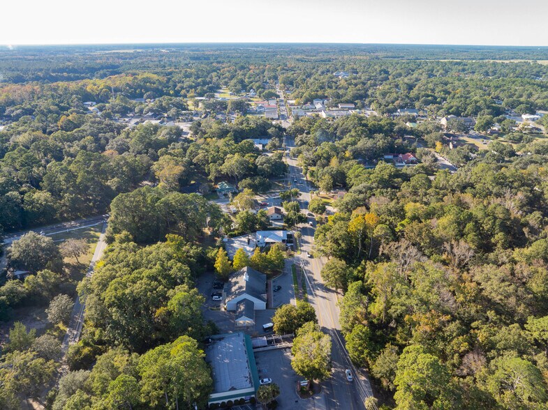 More Photos Of 8026 E Main St, Ridgeland General Retail For Sale