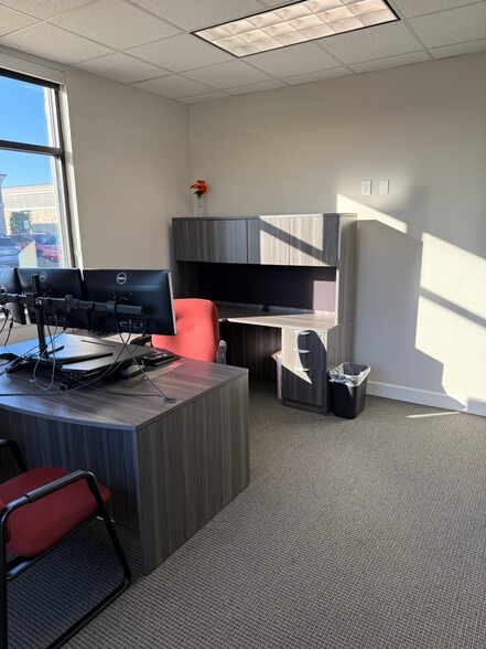 More Photos Of 633 E Fernhurst Dr, Katy Medical For Sale