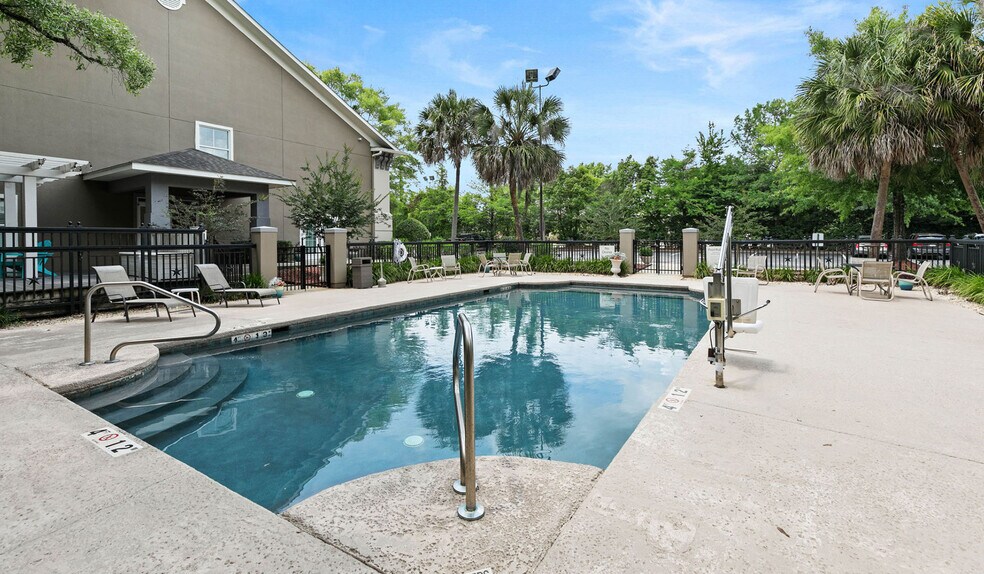 More Photos Of 19751 S Greeno Rd, Fairhope Hotel For Sale
