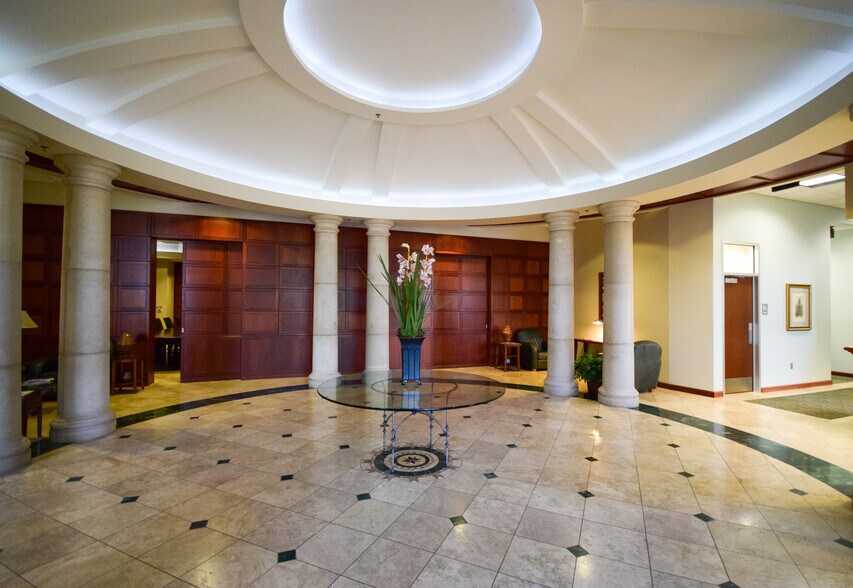 More Photos Of 1001 La Harpe Blvd, Little Rock Office For Sale