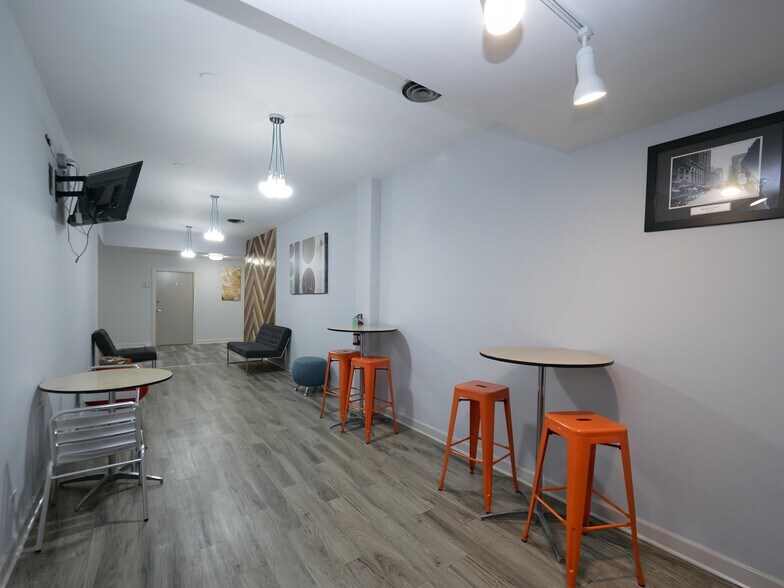 More Photos Of 7300 N Cicero Ave, Lincolnwood Loft Creative Space For Sale