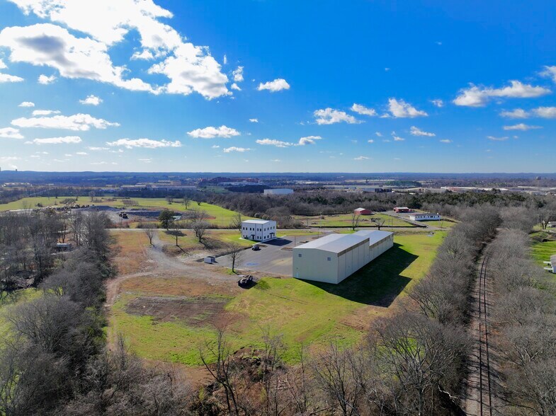More Photos Of 1050 Cairo Rd, Gallatin Warehouse For Lease