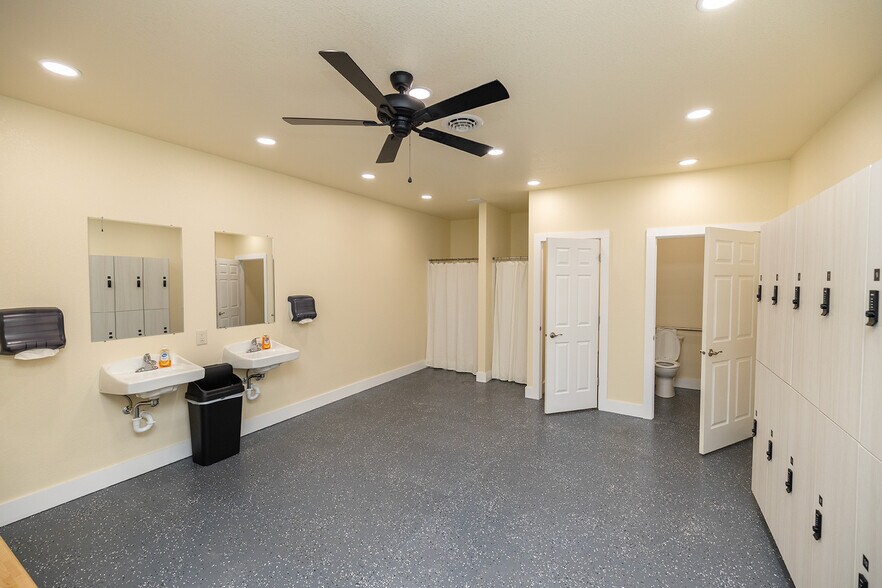 More Photos Of 115 N Main St, Lindsborg General Retail For Sale