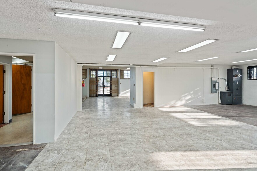 More Photos Of 1421 S Hill St, Los Angeles Warehouse For Lease