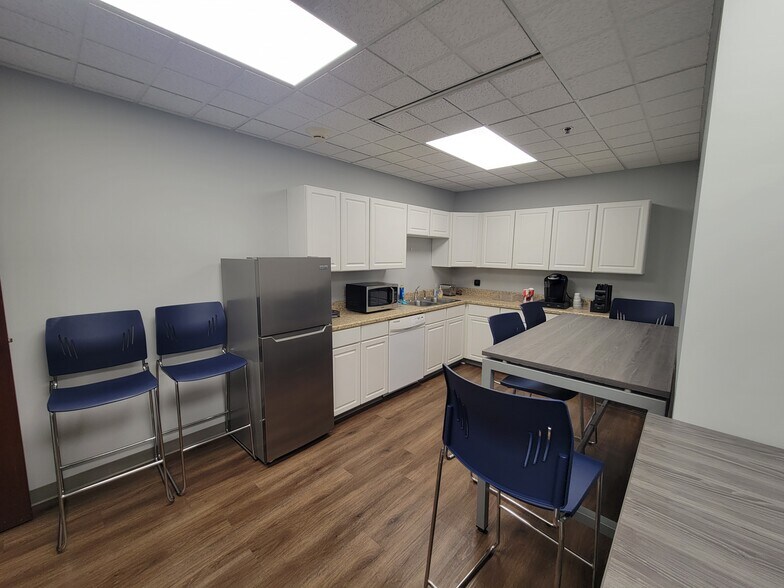 More Photos Of 8001 Broadway, Merrillville Office For Lease