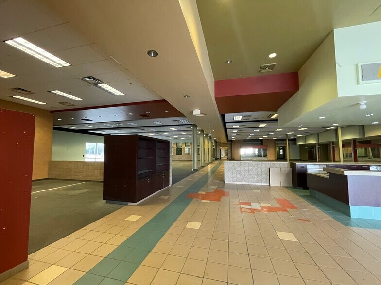 More Photos Of 7759 W Bell Rd, Peoria Storefront For Lease