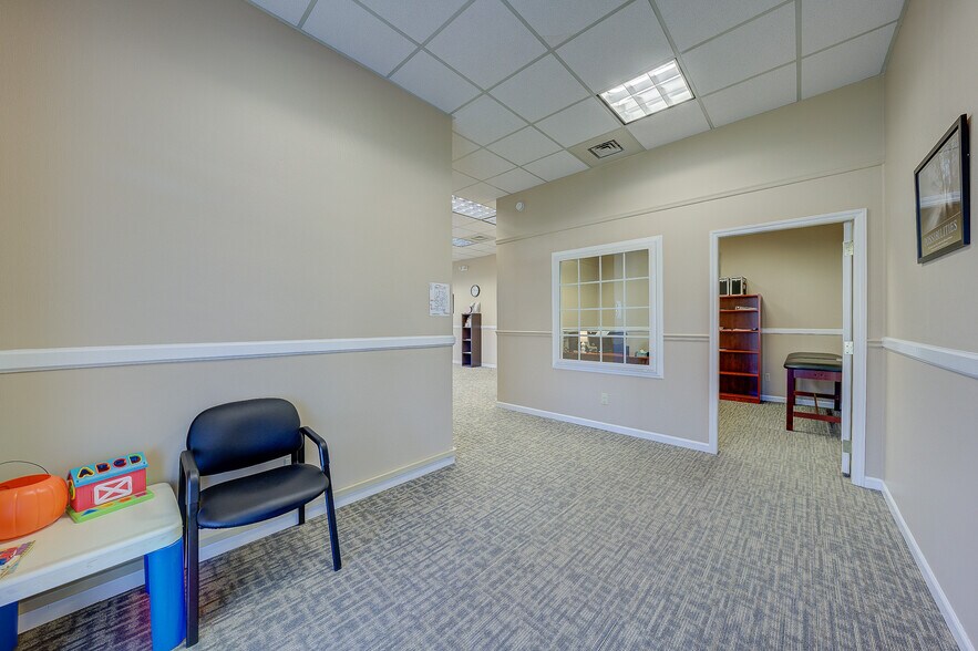 More Photos Of 5335 Peters Creek Rd, Roanoke Office For Sale