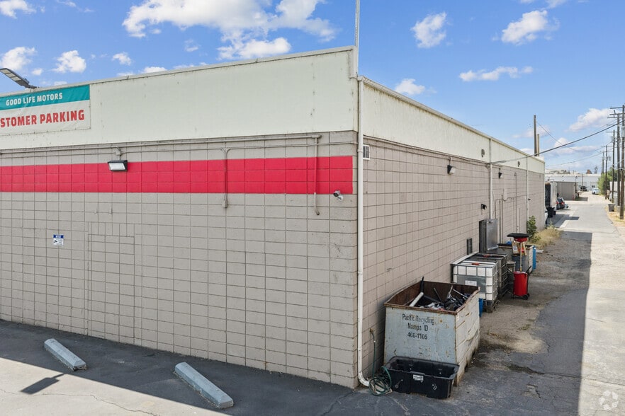 More Photos Of 221 11th Ave N, Nampa Auto Repair For Sale