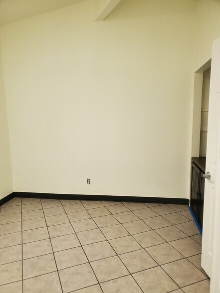 More Photos Of 1445 Bessemer Dr, El Paso Unknown For Lease