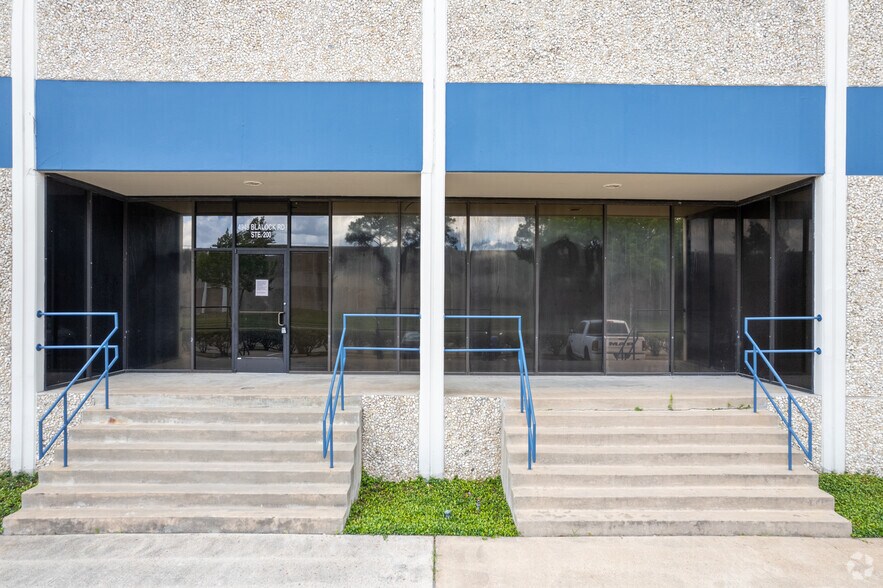 More Photos Of 4949 Blalock Rd, Houston Warehouse For Lease