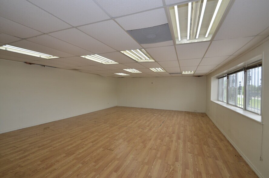 More Photos Of 31633 US-377 Hwy, Gordonville Light Distribution For Sale