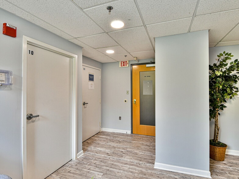 More Photos Of 2300 N Pershing Dr, Arlington Medical For Lease