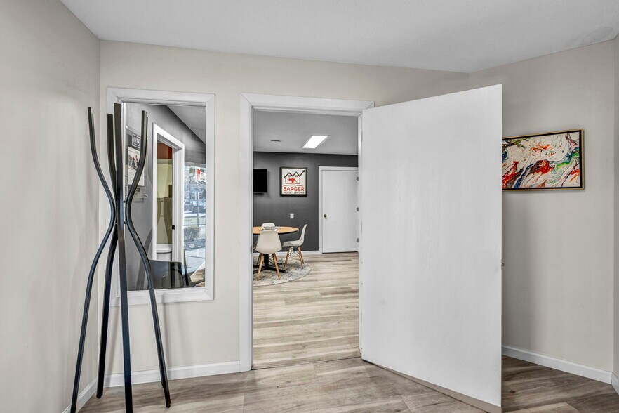 More Photos Of 1824 E Broad St, Columbus Office Residential For Lease