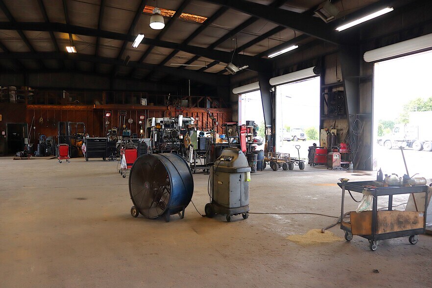 More Photos Of 1530 Parker Ln, Enterprise Warehouse For Lease