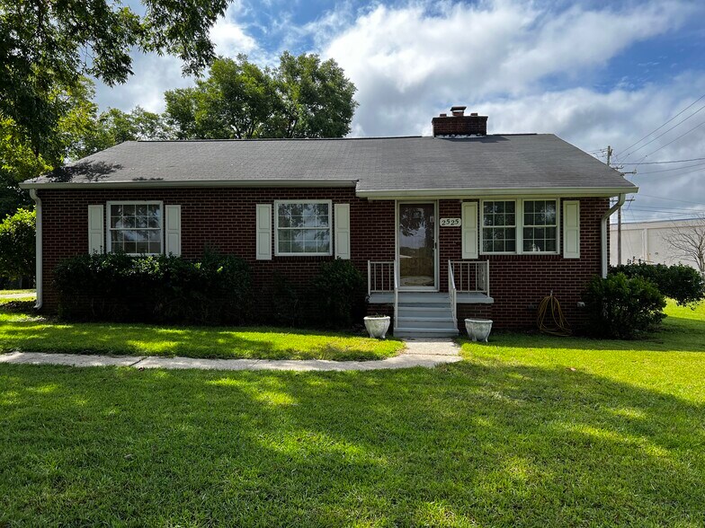 More Photos Of 2525 W Franklin Blvd, Gastonia Office For Sale