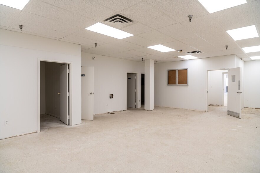 More Photos Of 100-126 W Chelten Ave, Philadelphia Schools For Lease