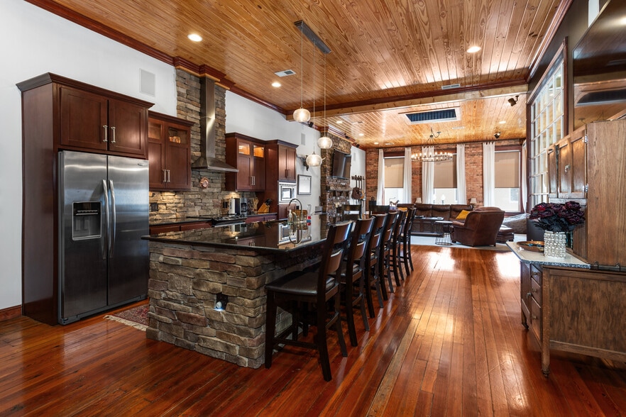 More Photos Of 1012 Noble St, Anniston Storefront Retail Office For Sale