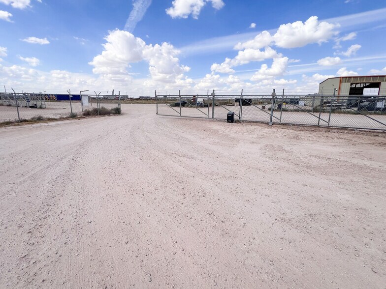 More Photos Of 140 Eaglehart Rd, Odessa Warehouse For Sale