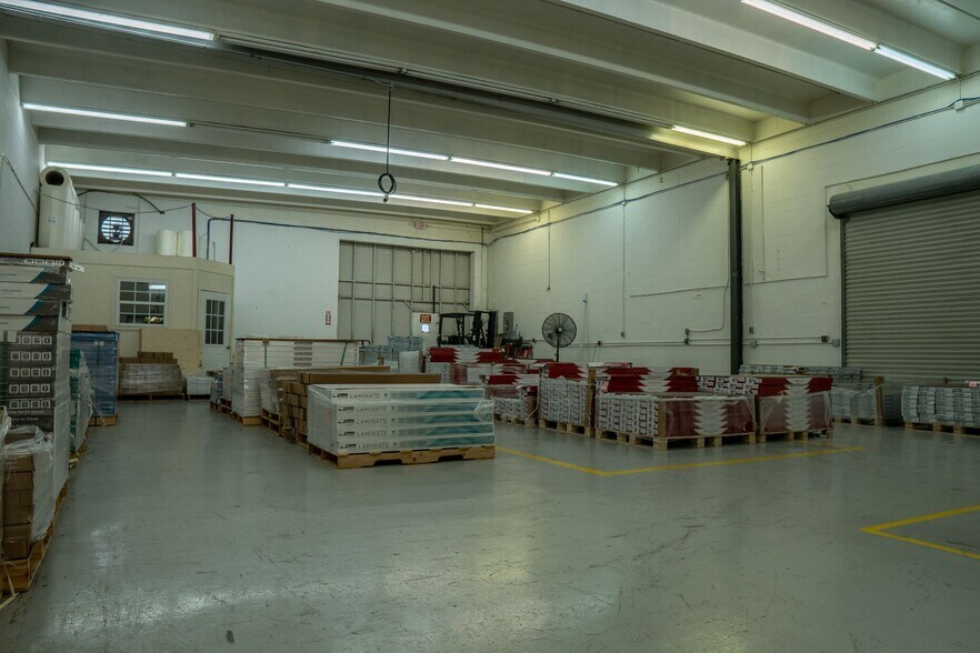 More Photos Of 385-387 Industrial Dr, Mount Juliet Warehouse For Lease