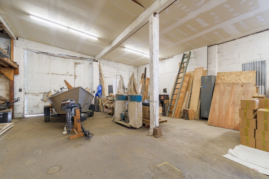 More Photos Of 2150 Cross St, Eugene Service For Lease