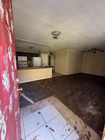 More Photos Of 207-209 Carl St, Leesville Apartments For Sale