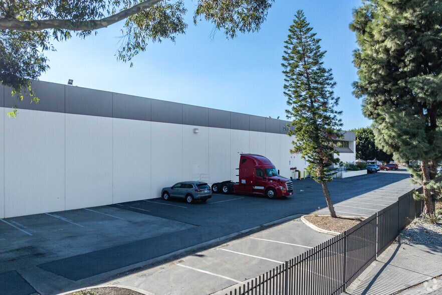More Photos Of 2850 E El Presidio St, Long Beach Warehouse For Lease