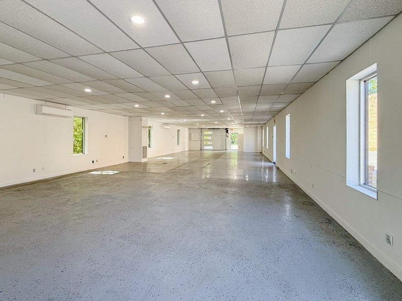 More Photos Of 54 Market St, Onancock Office For Sale