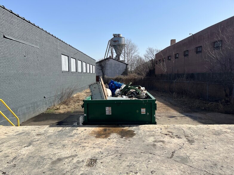 More Photos Of 285 W Trigg Ave, Memphis Manufacturing For Sale