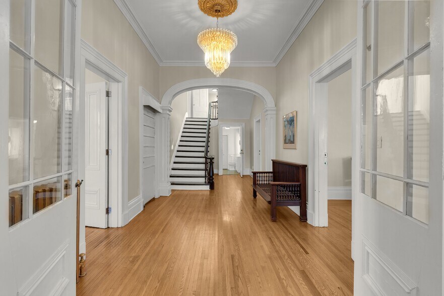 More Photos Of 389 King St E, Gananoque Office For Sale