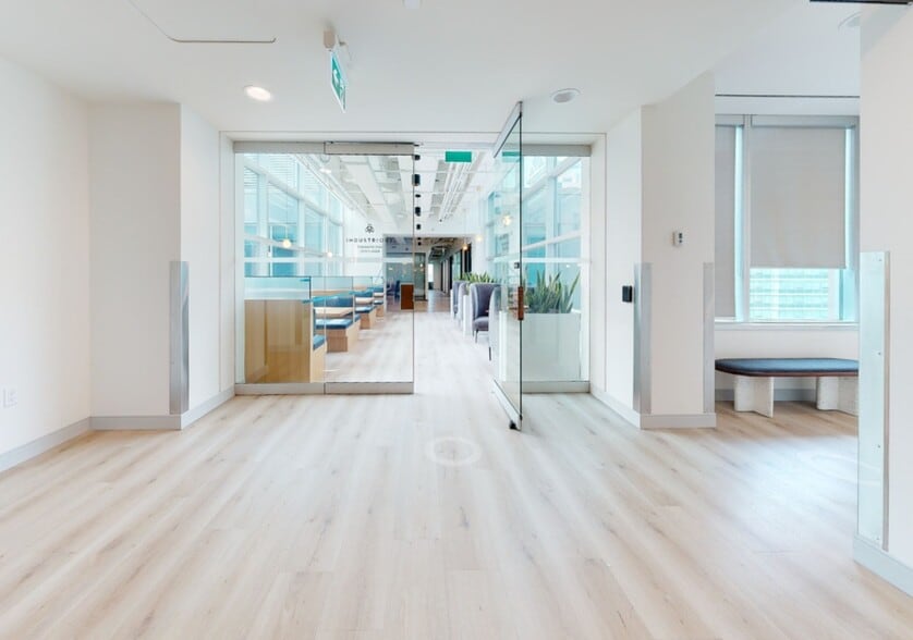 Primary Photo Of 30 Adelaide St E, Toronto Coworking Space