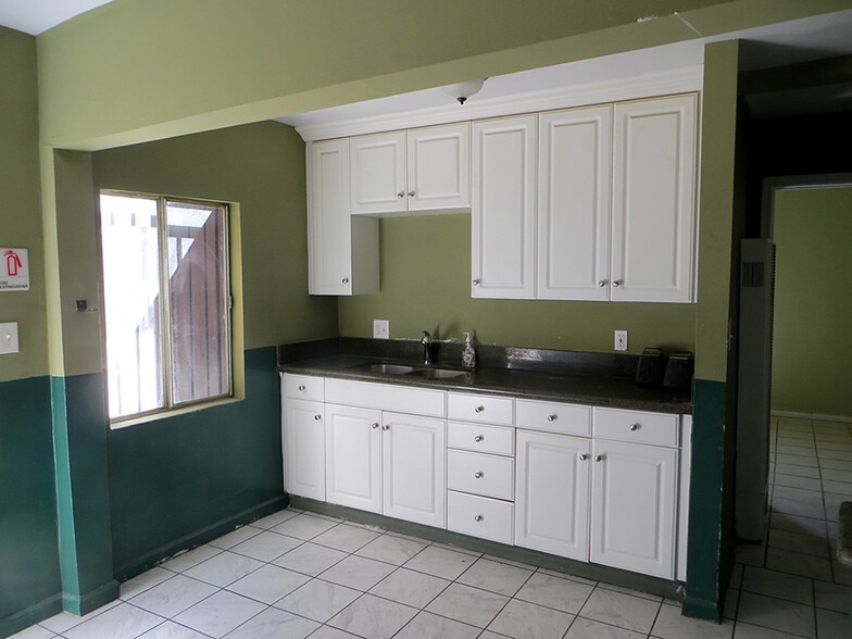 More Photos Of 5436 S Broadway, Los Angeles Storefront For Sale