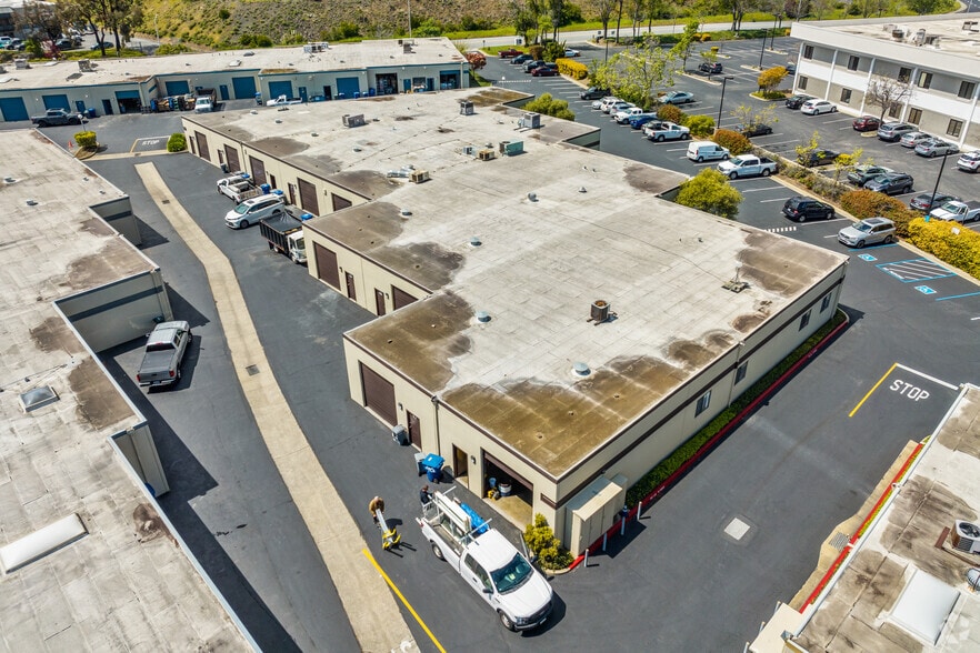 More Photos Of 100 N Hill Dr, Brisbane Light Manufacturing For Lease