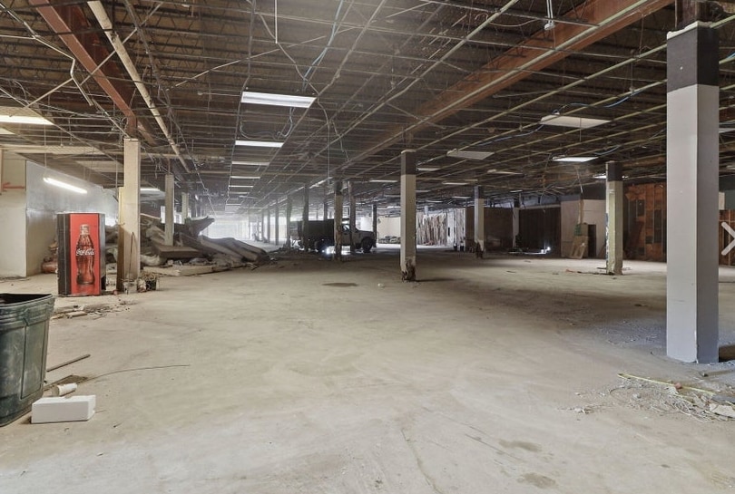 More Photos Of 300 Broad St, Kingsport General Retail For Sale