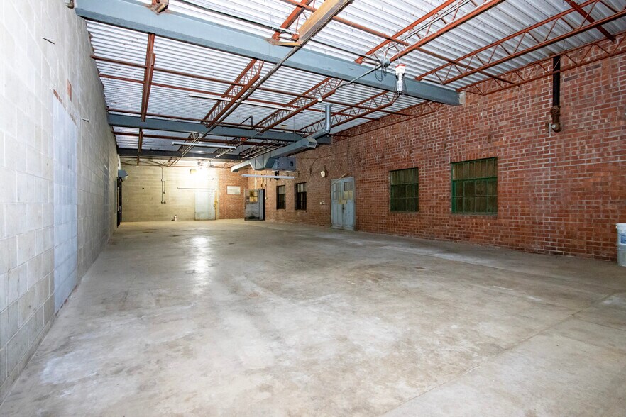 More Photos Of 160 S Columbus St, Wooster Warehouse For Lease