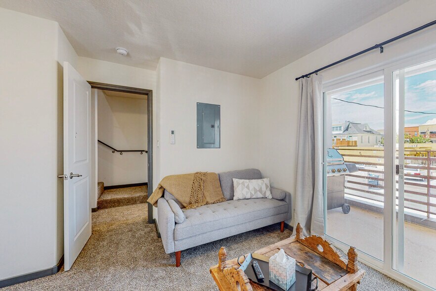 More Photos Of 615 Iron Ave SW, Albuquerque Apartments For Sale