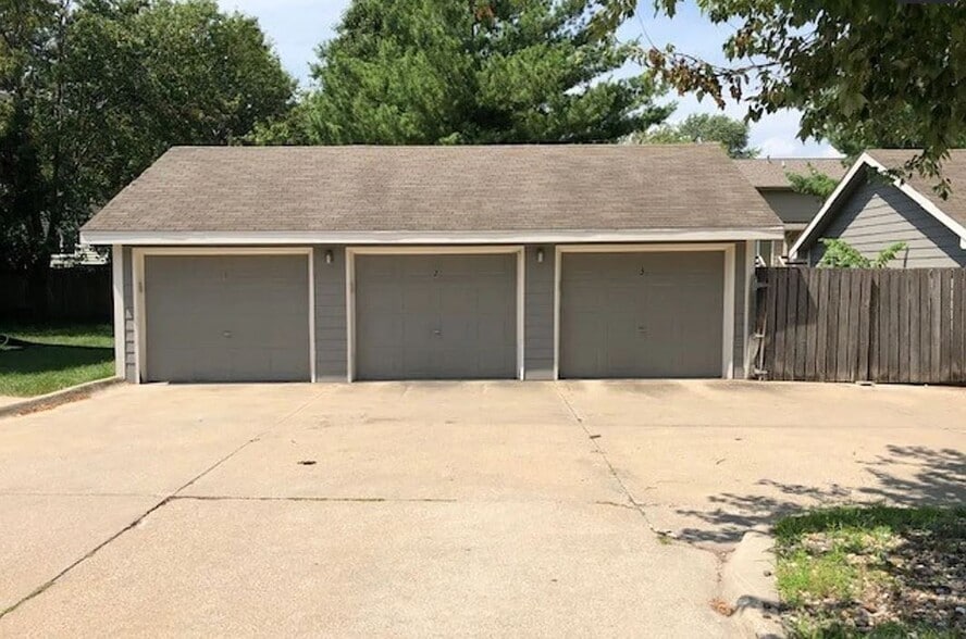 More Photos Of 1120 5th St, West Des Moines Apartments For Sale