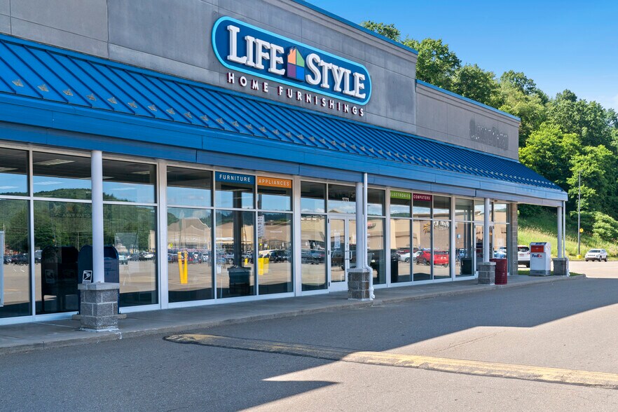 More Photos Of 2759-2775 Market St, Warren Freestanding For Lease