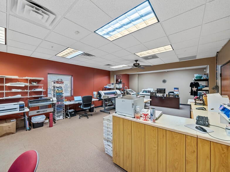 More Photos Of 10 Regency Dr, Wylie Light Distribution For Lease