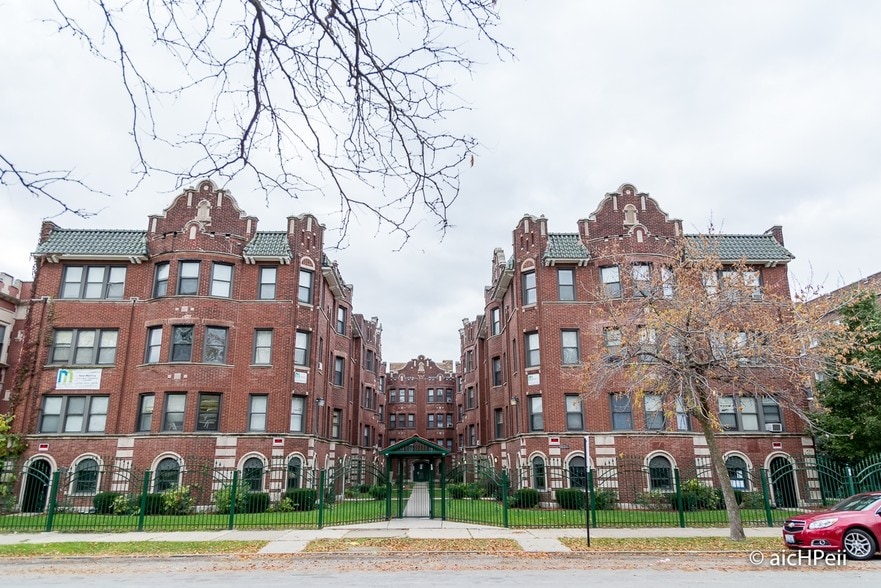 More Photos Of 4408-4414 S Drexel Blvd, Chicago Apartments For Sale