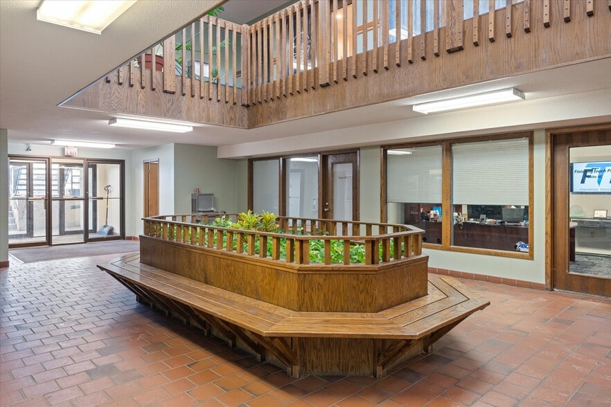 More Photos Of 1810 Crestview Dr, Hudson Office For Sale