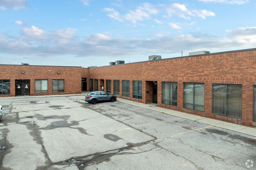 More Photos Of 691-729 Petrolia Rd, Toronto Warehouse For Lease