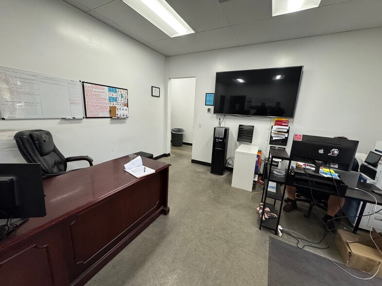 More Photos Of 1808 Container Cir, Jurupa Valley Warehouse For Sale