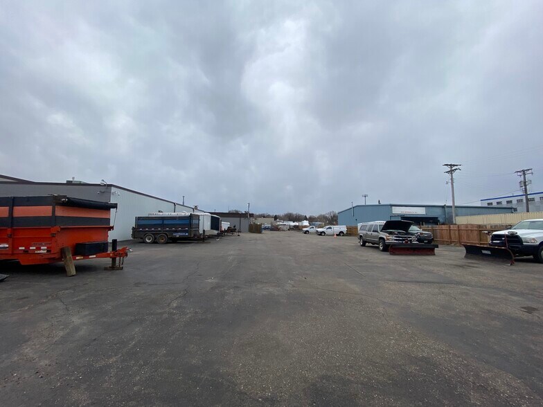 More Photos Of 636 NE 39th Ave, Minneapolis Manufacturing For Sale