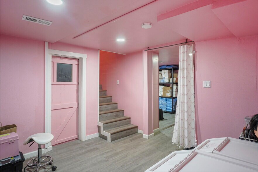 More Photos Of 1530 Geneva St, Aurora General Retail For Sale