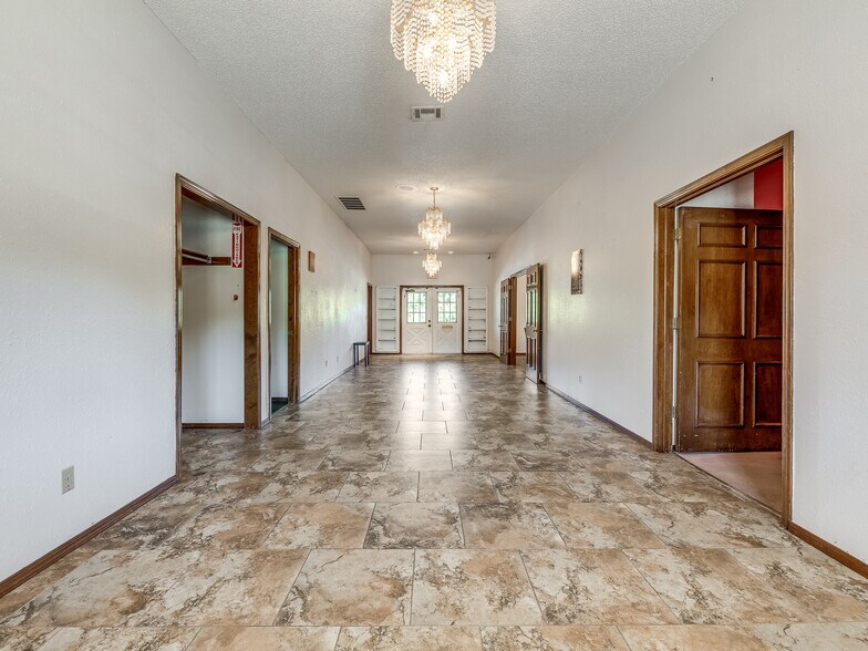 More Photos Of 1616 NE 36th St, Oklahoma City Lodge Meeting Hall For Lease