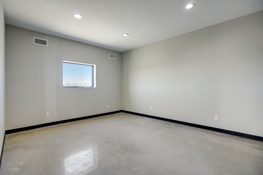 More Photos Of 1069 County Road 264, Bertram Unknown For Lease