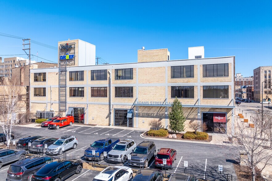 More Photos Of 118 S Adams St, Green Bay Coworking Space